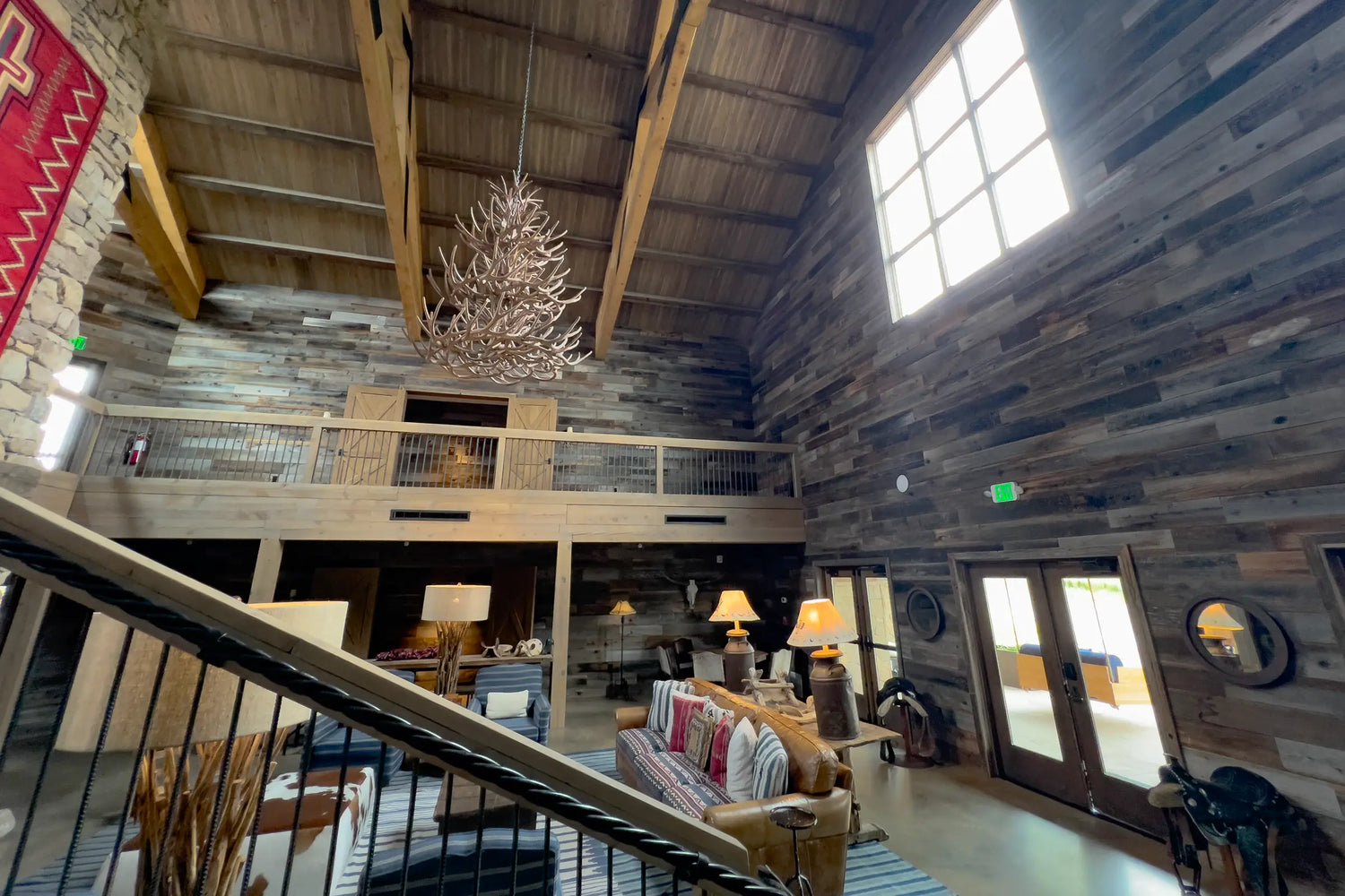 Good Neighbor Brushed Reclaimed Wood Cladding and Paneling Interior Decor 11