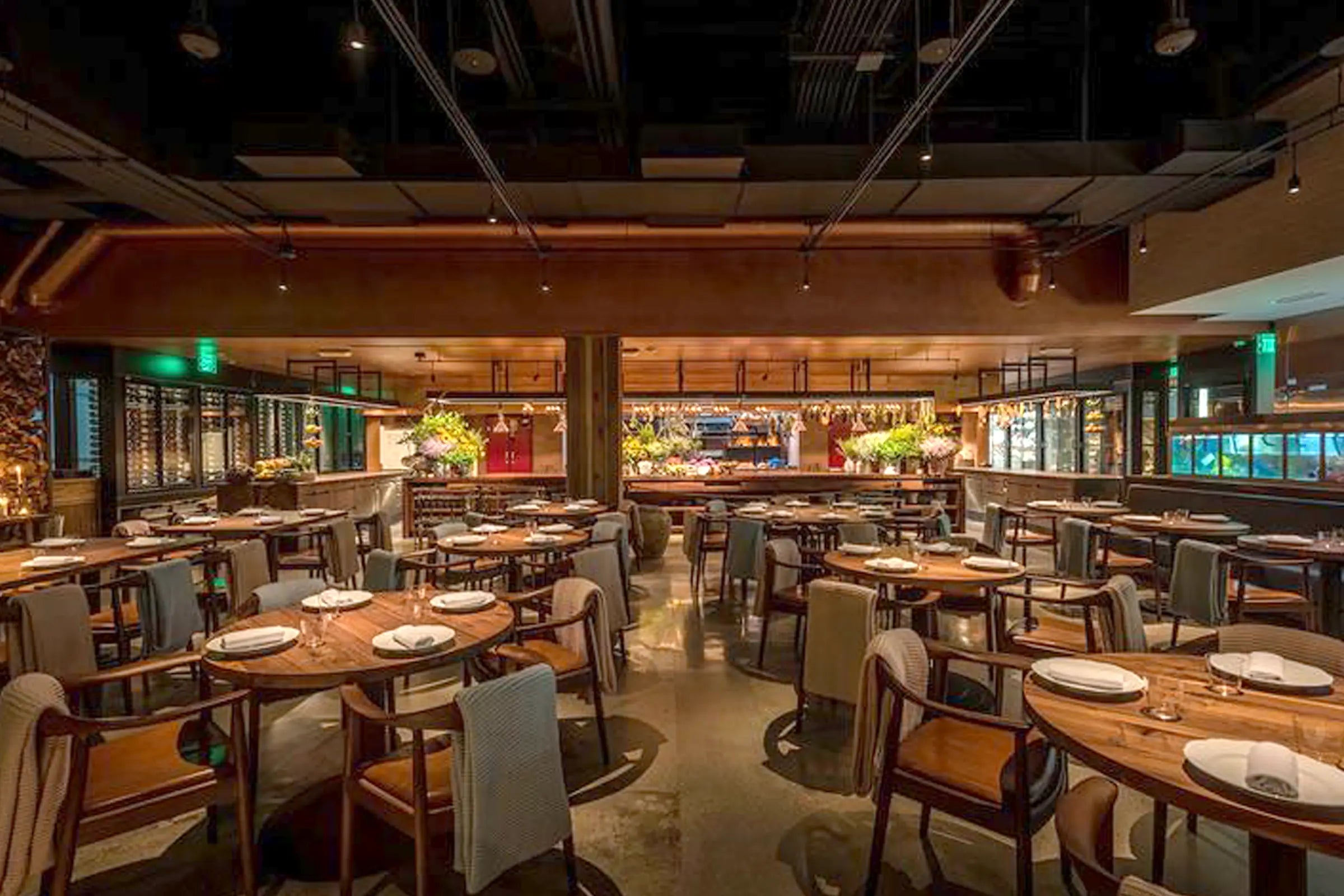 Solid Walnut Restaurant Tables With Chemical Resistant Finish 2