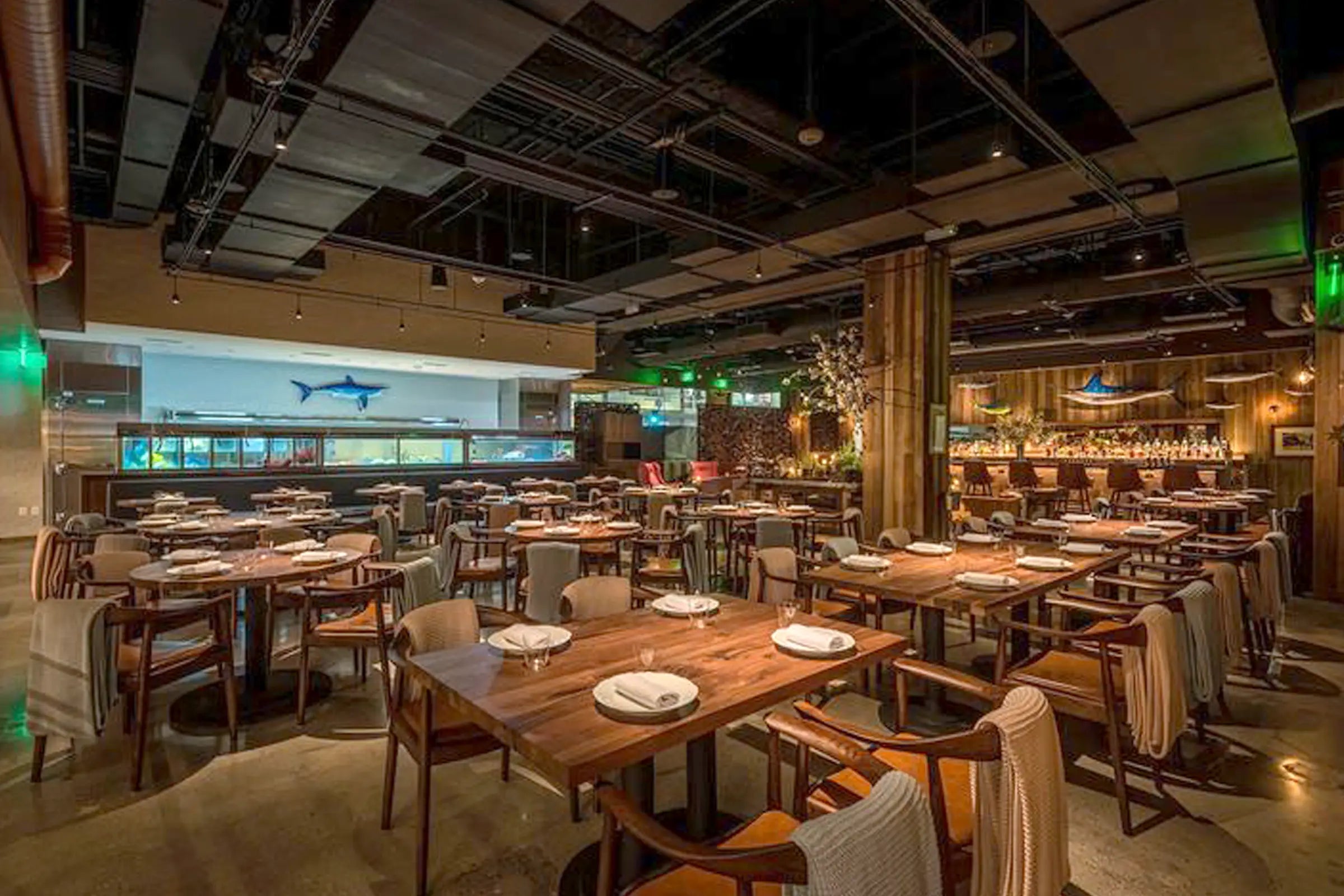 Solid Walnut Restaurant Tables With Chemical Resistant Finish 3