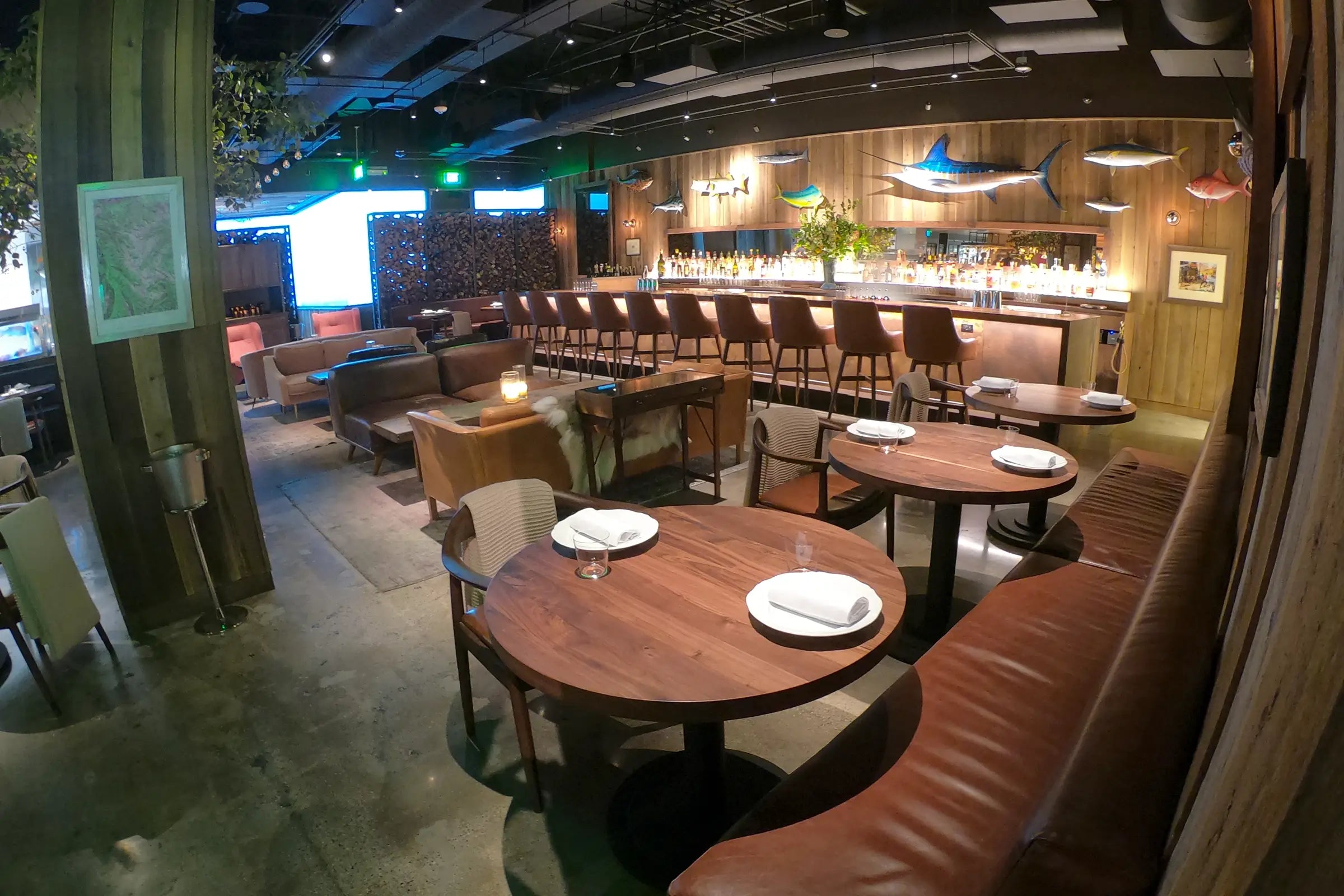 Solid Walnut Restaurant Tables With Chemical Resistant Finish 4