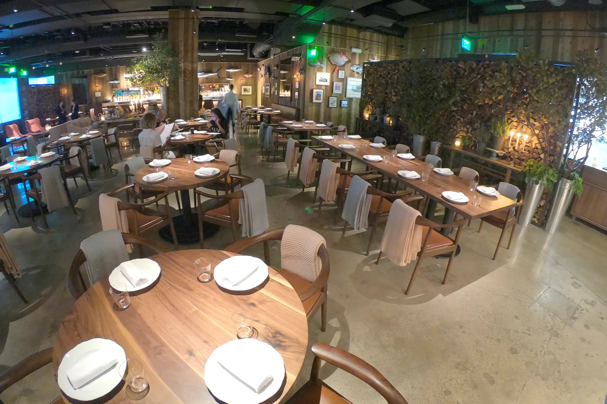 Solid Walnut Restaurant Tables With Chemical Resistant Finish 6
